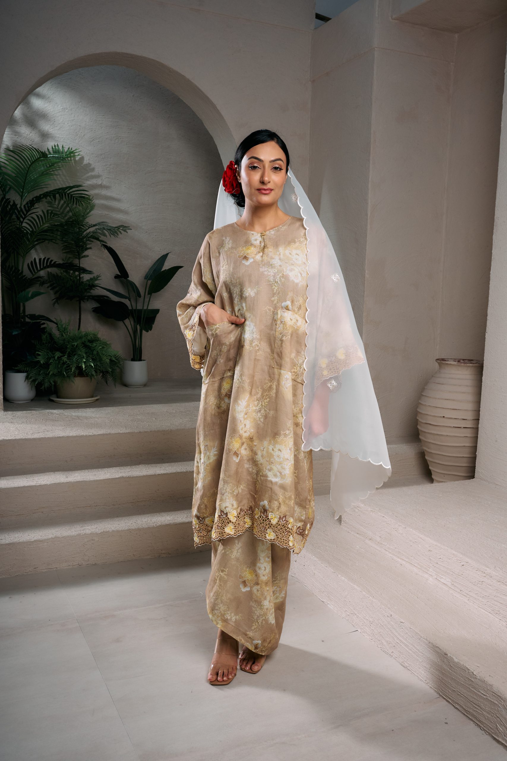 Kurung Puteri Kuntum Emas